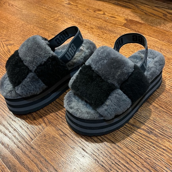 UGG Disco Checker Slide Black Dark Grey Fur Slippers Womens - Picture 5 of 6